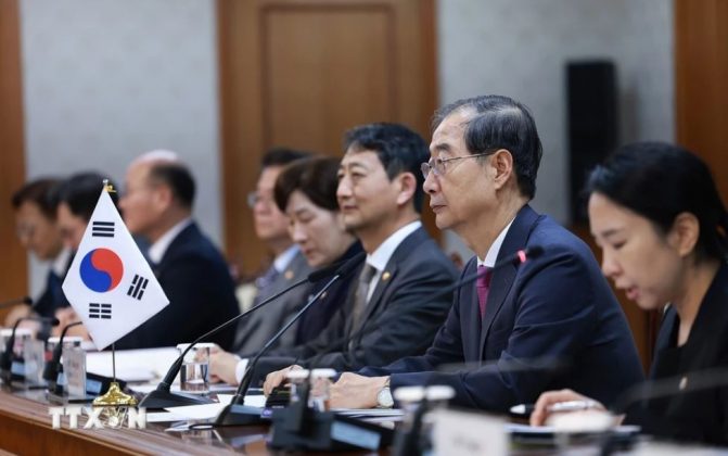 12 min 5 671x420 - Thủ tướng Phạm Minh Chính hội đàm với Thủ tướng Hàn Quốc Han Duck Soo
