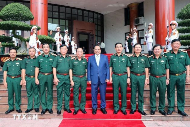 Thủ tướng Phạm Minh Ch&iacute;nh v&agrave; c&aacute;c đồng ch&iacute; l&atilde;nh đạo Bộ Quốc ph&ograve;ng dự hội nghị.