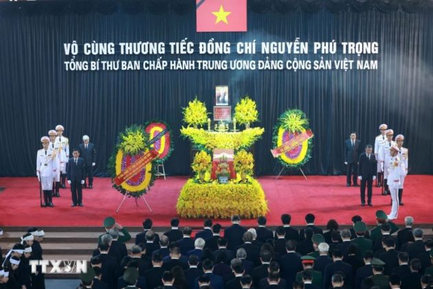 Đo&agrave;n Ban Chấp h&agrave;nh Trung ương Đảng Cộng sản Việt Nam do đồng ch&iacute; T&ocirc; L&acirc;m, Ủy vi&ecirc;n Bộ Ch&iacute;nh trị, Chủ tịch nước l&agrave;m Trưởng đo&agrave;n, k&iacute;nh viếng Tổng B&iacute; thư Nguyễn Ph&uacute; Trọng.