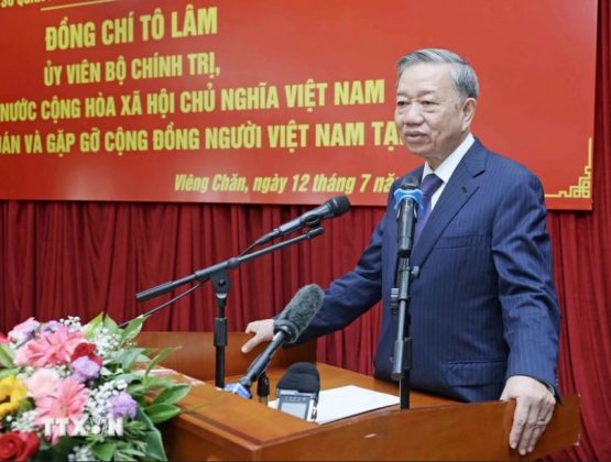 Chủ tịch nước T&ocirc; L&acirc;m ph&aacute;t biểu tại buổi gặp gỡ cộng đồng người Việt Nam tại L&agrave;o.