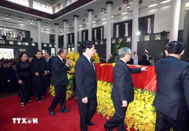 Đo&agrave;n Ban Chấp h&agrave;nh Trung ương Đảng Cộng sản Việt Nam v&agrave;o viếng Tổng B&iacute; thư Nguyễn Ph&uacute; Trọng.
