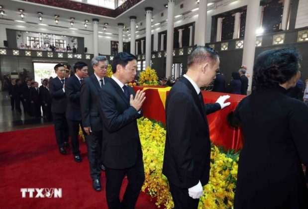 Đo&agrave;n Ban Chấp h&agrave;nh Trung ương Đảng Cộng sản Việt Nam v&agrave;o viếng Tổng B&iacute; thư Nguyễn Ph&uacute; Trọng.