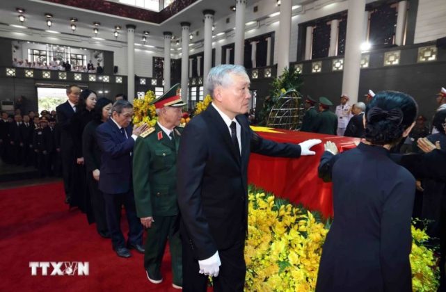 Đo&agrave;n Ban Chấp h&agrave;nh Trung ương Đảng Cộng sản Việt Nam v&agrave;o viếng Tổng B&iacute; thư Nguyễn Ph&uacute; Trọng.