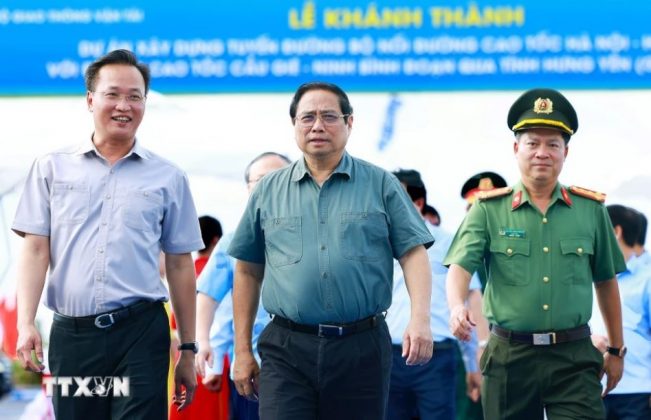 Trong chuyến thăm v&agrave; l&agrave;m việc tại Hưng Y&ecirc;n, s&aacute;ng 7/7, Thủ tướng Phạm Minh Ch&iacute;nh dự Lễ kh&aacute;nh th&agrave;nh dự &aacute;n x&acirc;y dựng tuyến đường bộ nối đường cao tốc H&agrave; Nội-Hải Ph&ograve;ng với đường cao tốc Cầu Giẽ-Ninh B&igrave;nh đoạn qua tỉnh Hưng Y&ecirc;n (giai đoạn 2).