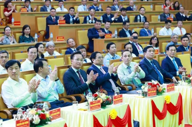 Thủ tướng Phạm Minh Ch&iacute;nh v&agrave; c&aacute;c đại biểu dự Hội nghị c&ocirc;ng bố Quy hoạch tỉnh Hưng Y&ecirc;n.