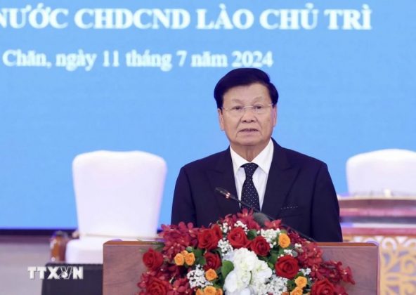 Tổng B&iacute; thư, Chủ tịch nước L&agrave;o Thongloun Sisoulith ph&aacute;t biểu ch&agrave;o mừng.