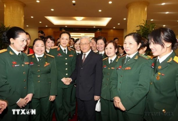 Tổng B&iacute; thư Nguyễn Ph&uacute; Trọng tiếp c&aacute;c đại biểu phụ nữ Qu&acirc;n đội dự Đại hội đại biểu Phụ nữ Qu&acirc;n đội lần thứ V, nhiệm kỳ 2011-2016 (H&agrave; Nội, 13/12/2011).
