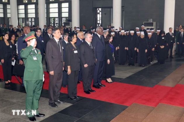 Đo&agrave;n Cộng h&ograve;a Cuba do đồng ch&iacute; Esteban Lazo Hern&aacute;ndez, Ủy vi&ecirc;n Bộ Ch&iacute;nh trị, Chủ tịch Quốc hội Ch&iacute;nh quyền nh&acirc;n d&acirc;n Cuba l&agrave;m Trưởng đo&agrave;n, viếng Tổng B&iacute; thư Nguyễn Ph&uacute; Trọng.