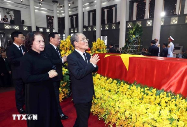 Đo&agrave;n Ban Chấp h&agrave;nh Trung ương Đảng Cộng sản Việt Nam v&agrave;o viếng Tổng B&iacute; thư Nguyễn Ph&uacute; Trọng.
