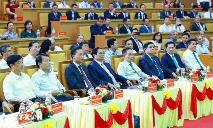 Thủ tướng Phạm Minh Ch&iacute;nh v&agrave; c&aacute;c đại biểu dự Hội nghị c&ocirc;ng bố Quy hoạch tỉnh Hưng Y&ecirc;n.