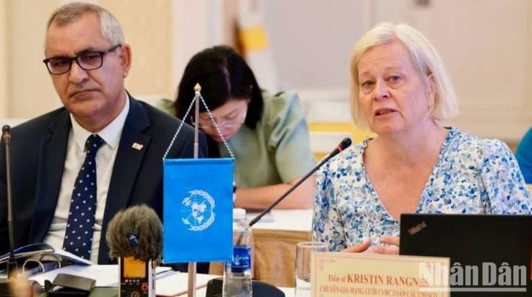 Đoàn chuyên gia UNESCO dự chương trình thẩm định thực địa hồ sơ đề nghị công nhận Công viên địa chất Lạng Sơn là Công viên địa chất toàn cầu UNESCO.