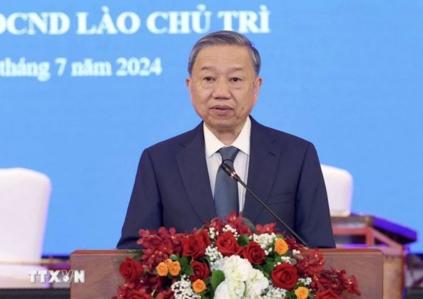 Chủ tịch nước T&ocirc; L&acirc;m ph&aacute;t biểu đ&aacute;p từ.