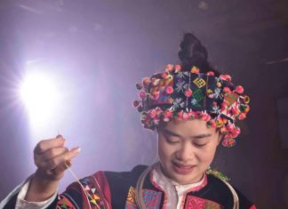 Trang phục truyền thống rực rỡ của người Lô Lô ở Hà Giang Trang phục truyền thống rực rỡ của người Lô Lô ở Hà Giang