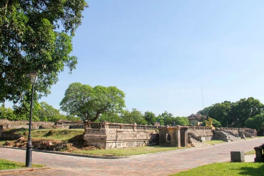 Công trình phục vụ việc sinh hoạt trong hoàng cung. Tuy nhiên do chiến tranh mà vào năm 1947, điện này sụp đổ hoàn toàn, chỉ còn lại phần nền móng. (Ảnh tư liệu) Công trình phục vụ việc sinh hoạt trong hoàng cung. Tuy nhiên do chiến tranh mà vào năm 1947, điện này sụp đổ hoàn toàn, chỉ còn lại phần nền móng. (Ảnh tư liệu)