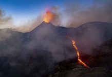 Italy: Núi lửa Etna phun trào dung nham như 'mở cánh cổng địa ngục'