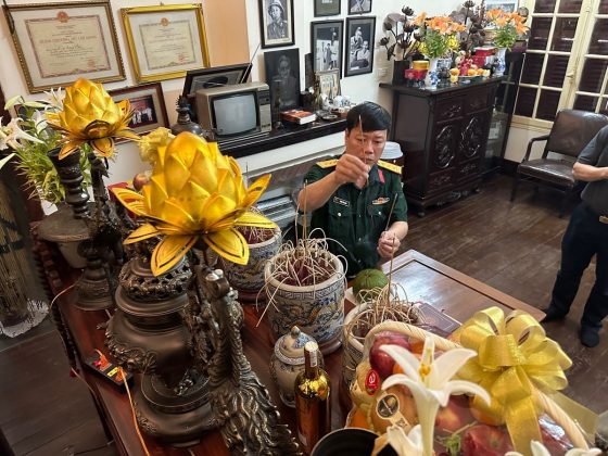 H&igrave;nh ảnh hoạt động của nh&agrave; văn Ph&ugrave;ng Văn Khai 3