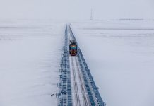 Khám phá tuyến đường sắt độc đáo uốn lượn qua Bắc Cực