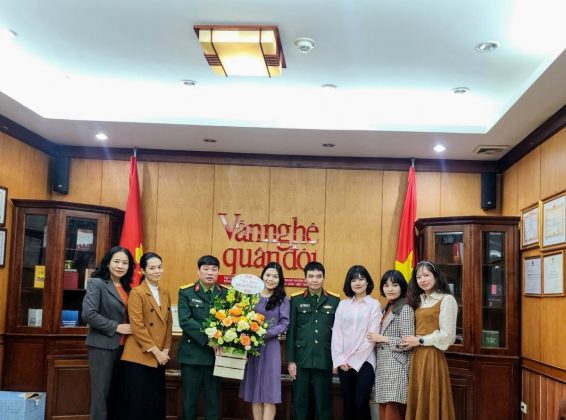 H&igrave;nh ảnh hoạt động của nh&agrave; văn Ph&ugrave;ng Văn Khai 4