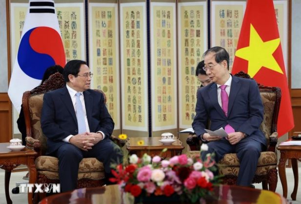 4 min 7 617x420 - Thủ tướng Phạm Minh Chính hội đàm với Thủ tướng Hàn Quốc Han Duck Soo