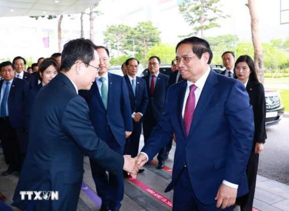 5 min 10 574x420 - Thủ tướng Phạm Minh Chính thăm Tổ hợp bán dẫn Samsung tại Hàn Quốc