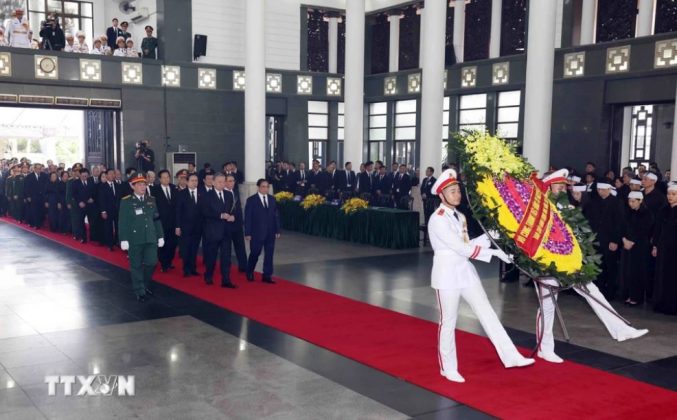 Đo&agrave;n Ban Chấp h&agrave;nh Trung ương Đảng Cộng sản Việt Nam do đồng ch&iacute; T&ocirc; L&acirc;m, Ủy vi&ecirc;n Bộ Ch&iacute;nh trị, Chủ tịch nước l&agrave;m Trưởng đo&agrave;n, k&iacute;nh viếng Tổng B&iacute; thư Nguyễn Ph&uacute; Trọng.