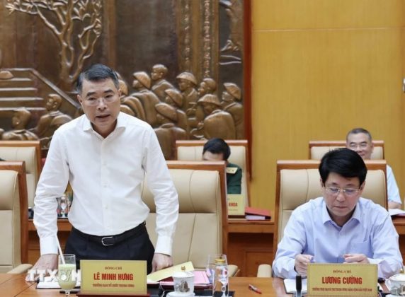 Đồng ch&iacute; L&ecirc; Minh Hưng, Ủy vi&ecirc;n Bộ Ch&iacute;nh trị, B&iacute; thư Trung ương Đảng, Trưởng Ban Tổ chức Trung ương ph&aacute;t biểu.