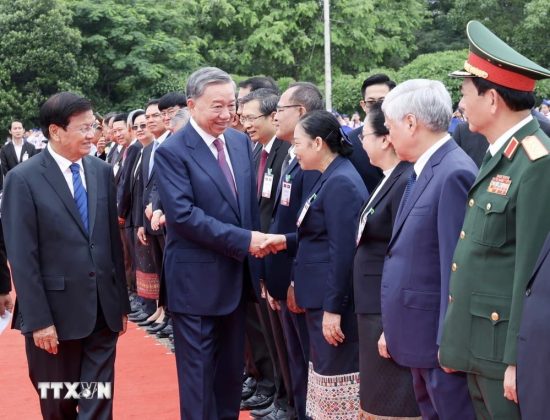 Lễ đ&oacute;n ch&iacute;nh thức Chủ tịch nước T&ocirc; L&acirc;m thăm cấp Nh&agrave; nước tới CHDCND L&agrave;o