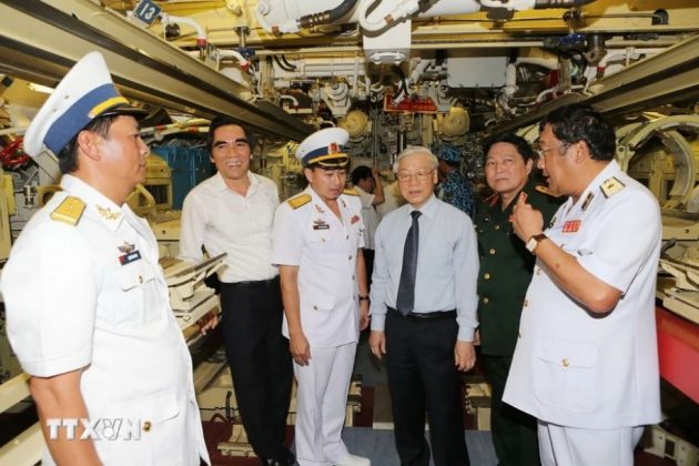 Tổng B&iacute; thư Nguyễn Ph&uacute; Trọng thăm T&agrave;u ngầm Hải Ph&ograve;ng, Lữ đo&agrave;n T&agrave;u ngầm 189 (Qu&acirc;n chủng Hải qu&acirc;n), ng&agrave;y 5/5/2016.