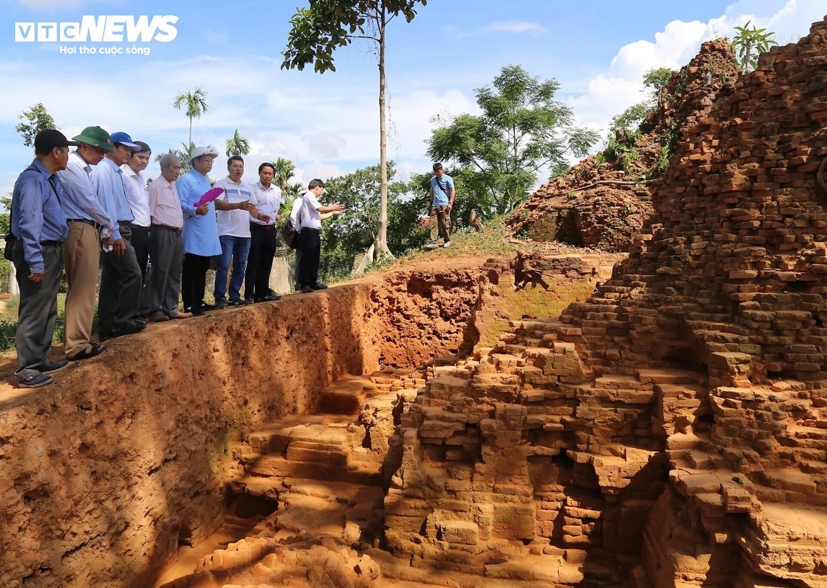 7 min 5 - Hình hài tháp Chăm nghìn tuổi phát lộ sau cuộc khai quật khảo cổ ở Huế
