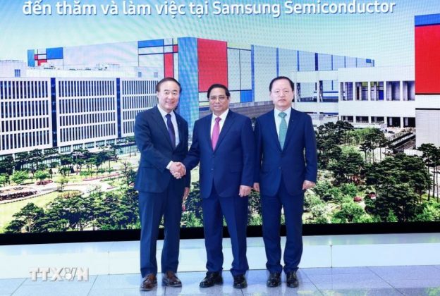 7 min 9 624x420 - Thủ tướng Phạm Minh Chính thăm Tổ hợp bán dẫn Samsung tại Hàn Quốc