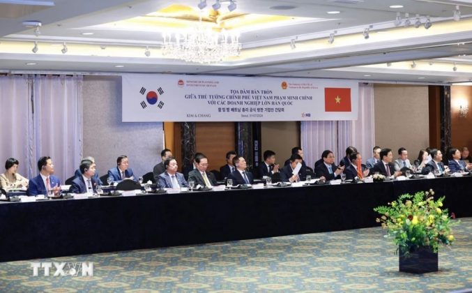 8 min 677x420 - Thủ tướng dự tọa đàm với lãnh đạo một số tập đoàn lớn của Hàn Quốc