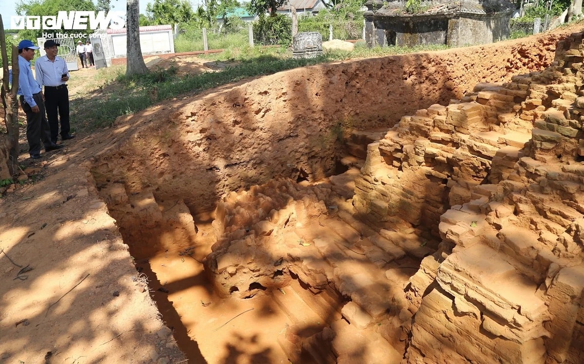 9 min 5 - Hình hài tháp Chăm nghìn tuổi phát lộ sau cuộc khai quật khảo cổ ở Huế