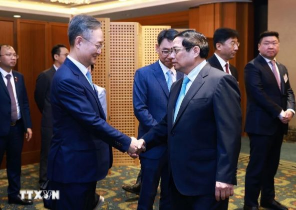 9 min 593x420 - Thủ tướng dự tọa đàm với lãnh đạo một số tập đoàn lớn của Hàn Quốc