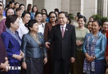 Chủ tịch Quốc hội tiếp Hội phụ nữ và nữ doanh nhân Campuchia, Lào