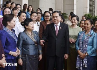 Chủ tịch Quốc hội tiếp Hội phụ nữ và nữ doanh nhân Campuchia, Lào