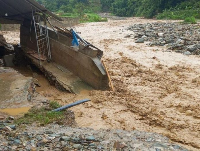 9 người chết và mất tích, gần 400 nhà dân bị ảnh hưởng do mưa lũ ở Sơn La 9 người chết và mất tích, gần 400 nhà dân bị ảnh hưởng do mưa lũ ở Sơn La