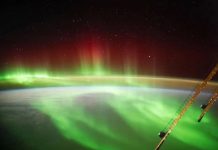 Video: Cực quang tuyệt đẹp nhìn từ không gian