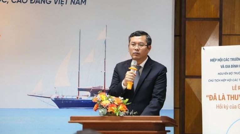 Theo Thứ trưởng Bộ GD-ĐT Nguyễn Văn Phúc, các thế hệ lãnh đạo của bộ và đồng chí, đồng nghiệp đều ghi nhận và đánh giá rất cao về nhân cách mẫu mực và công lao to lớn của GS-TS Trần Hồng Quân đối với ngành Theo Thứ trưởng Bộ GD-ĐT Nguyễn Văn Phúc, các thế hệ lãnh đạo của bộ và đồng chí, đồng nghiệp đều ghi nhận và đánh giá rất cao về nhân cách mẫu mực và công lao to lớn của GS-TS Trần Hồng Quân đối với ngành