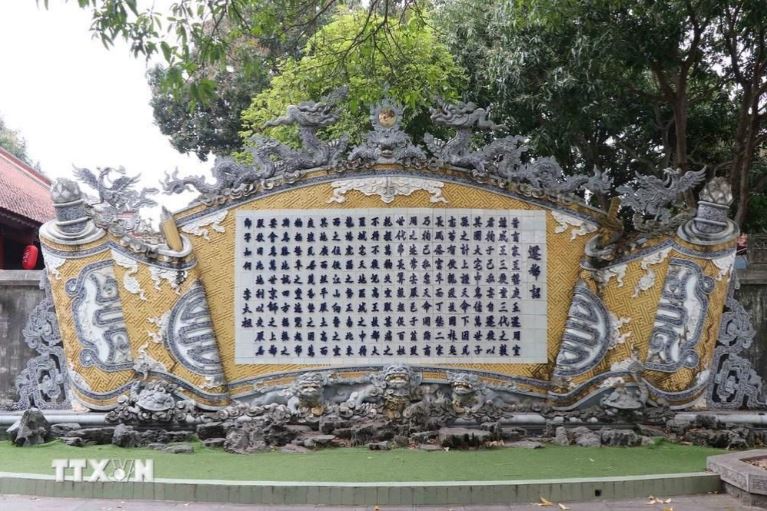 Chiếu dời đô. 