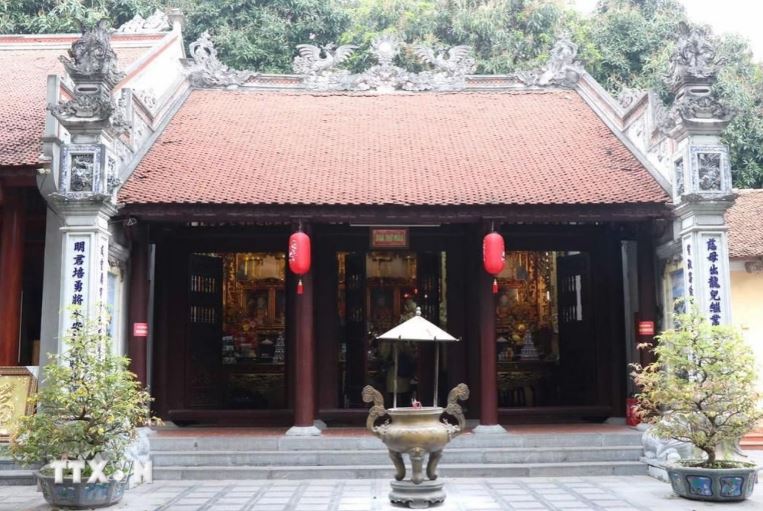 Nhà thờ mẫu tại đền Đô. 