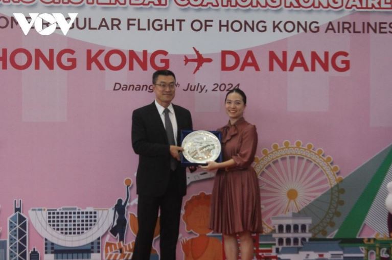 Đón chuyến bay đầu tiên đến Đà Nẵng của Hãng hàng không Hong Kong Airlines