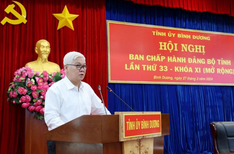 Đồng chí Nguyễn Văn Lợi - Ủy viên Trung ương Đảng, Bí thư Tỉnh ủy Bình Dương chủ trì Hội nghị Ban Chấp hành Đảng bộ tỉnh Bình Dương lần thứ 33, khóa XI (mở rộng).