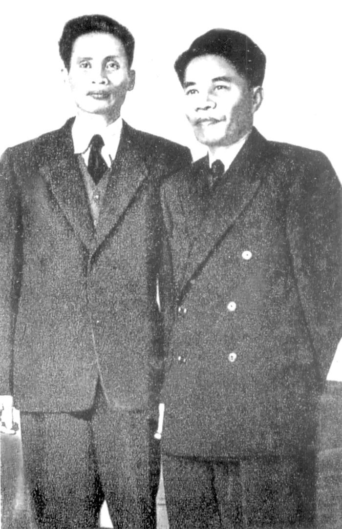 Phó Thủ tướng Phạm Văn Đồng và Giáo sư Tạ Quang Bửu.