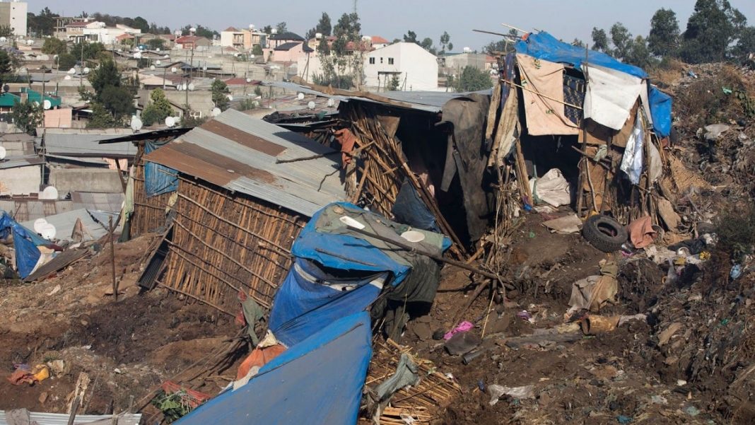 Ít nhất 55 người bị thiệt mạng trong vụ lở đất ở Ethiopia Ít nhất 55 người bị thiệt mạng trong vụ lở đất ở Ethiopia