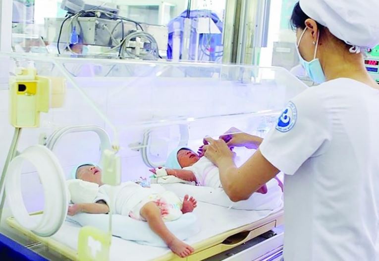 Mức sinh giảm, tỉ số giới tính khi sinh ở mức cao, thách thức mục tiêu dân số và phát triển tại Việt Nam.