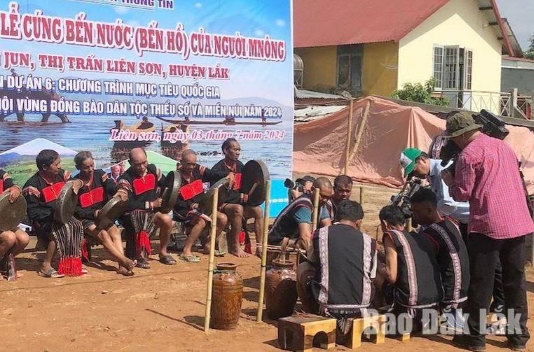 Le cung ben nuoc 3 min - Đắk Lắk: Phục dựng Lễ cúng bến nước truyền thống của người M'nông