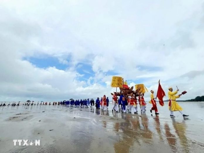 Lễ hội đình Trà Cổ: 'Cột mốc văn hóa' vùng biên của tỉnh Quảng Ninh Lễ hội đình Trà Cổ: 'Cột mốc văn hóa' vùng biên của tỉnh Quảng Ninh