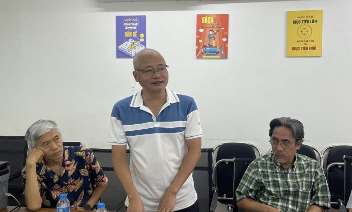 Nh&agrave; thơ Ho&agrave;ng Li&ecirc;n Sơn ph&aacute;t biểu