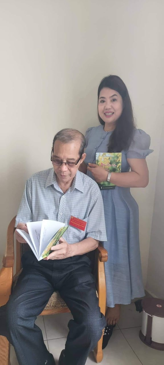 Nhà thơ Nguyễn Thị Vân Ngà và nhà thơ Bằng Việt