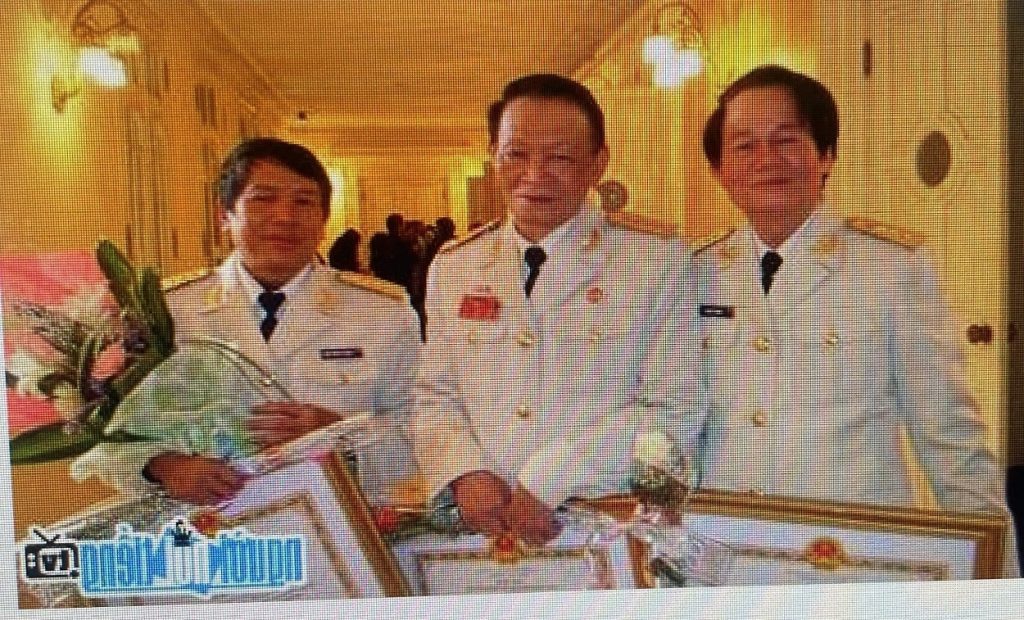 Từ trái sang: Nhà văn Khuất Quang Thụy, nhà văn Nam Hà và nhà thơ Vương Trọng
